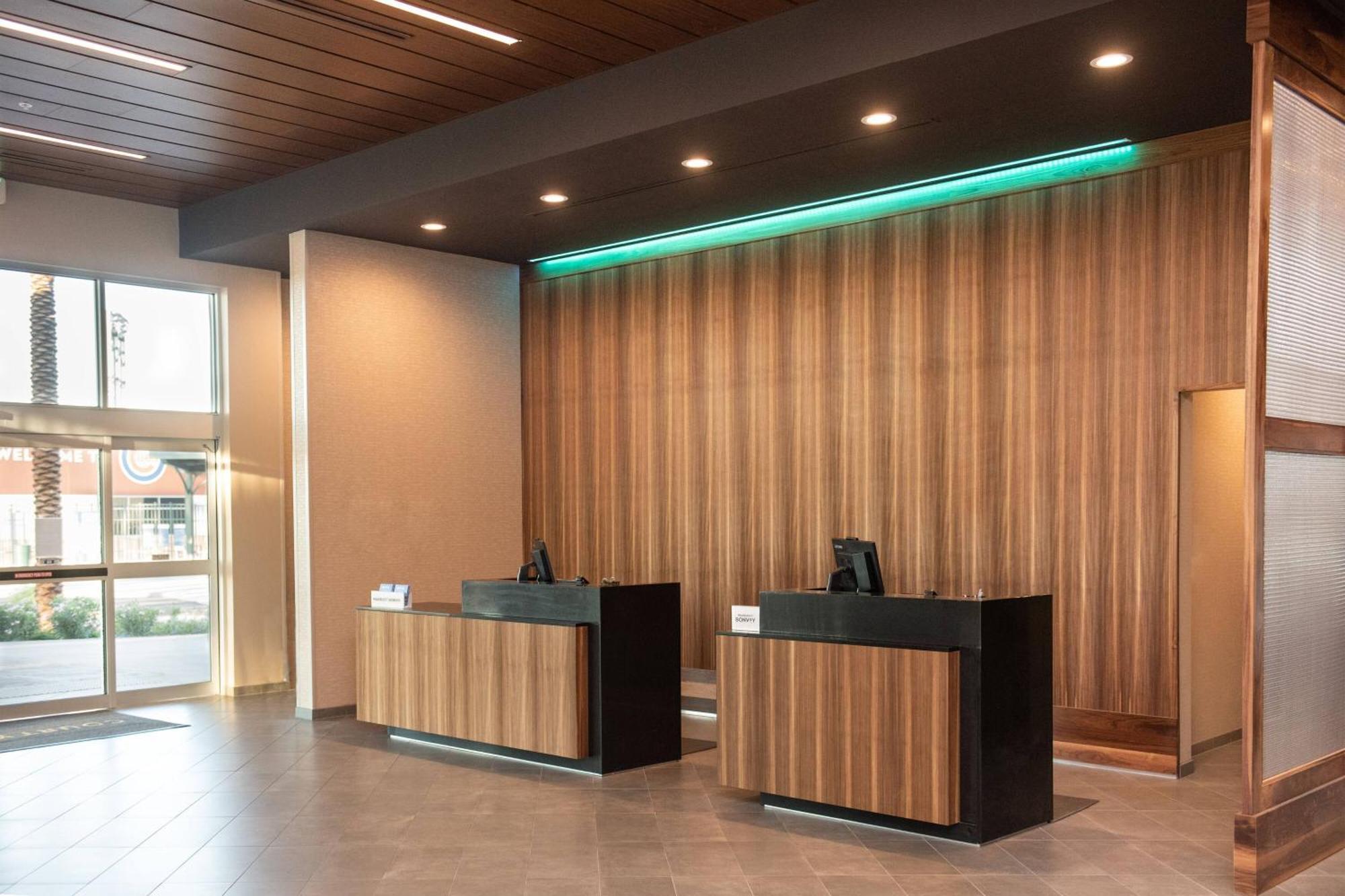 Courtyard By Marriott Mesa At Wrigleyville West Eksteriør bilde