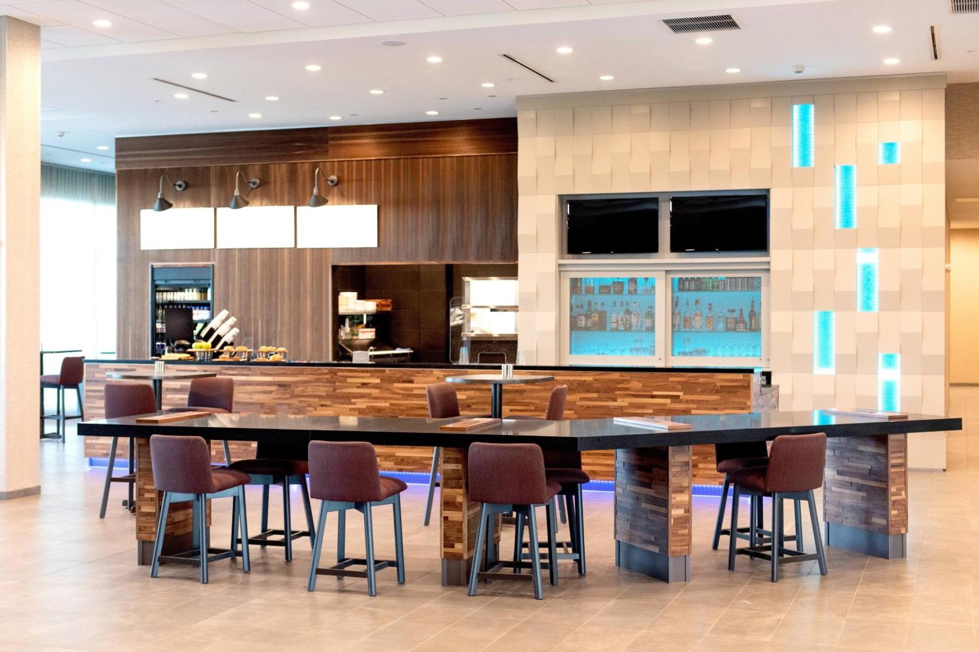 Courtyard By Marriott Mesa At Wrigleyville West Eksteriør bilde
