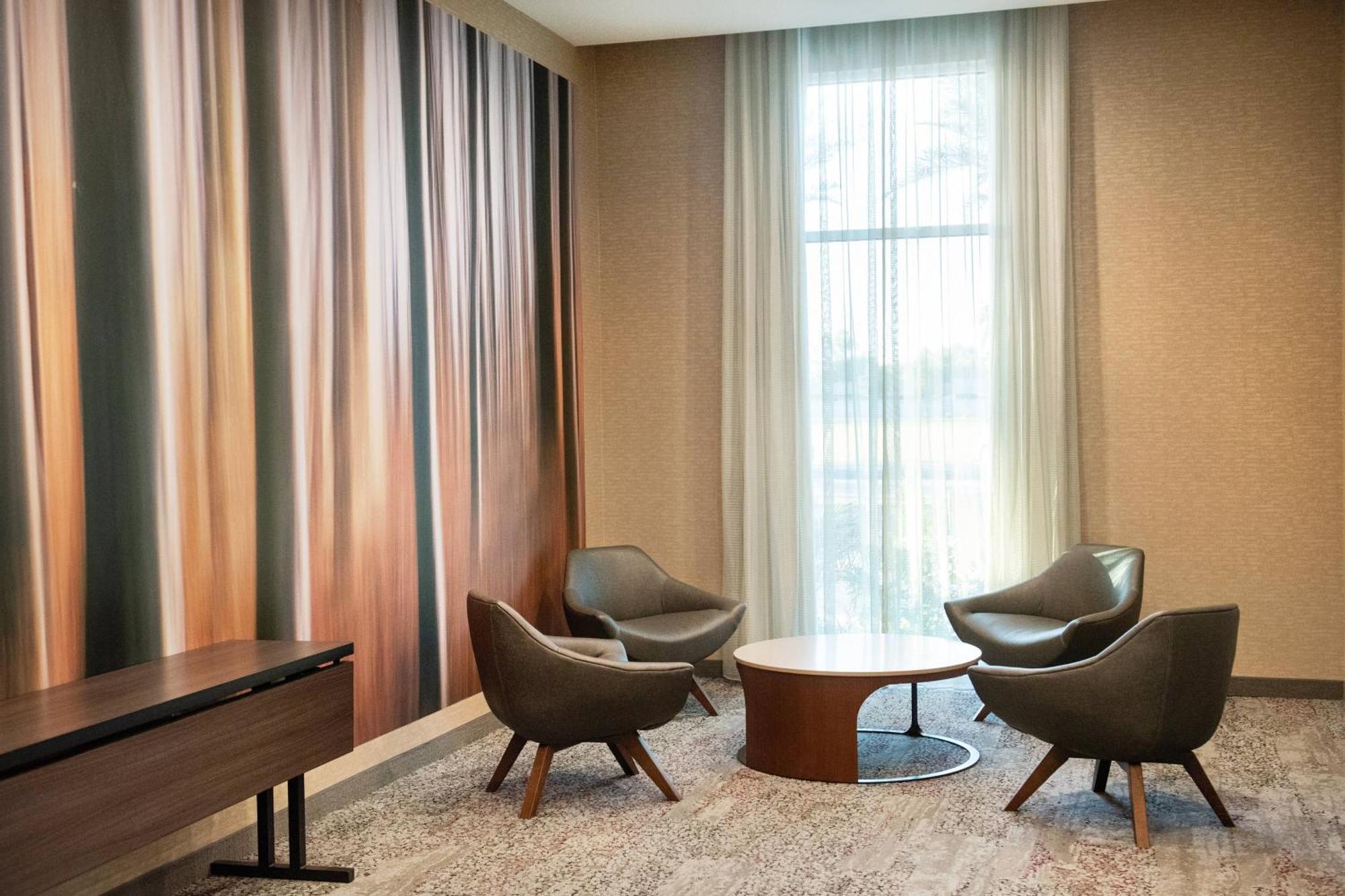 Courtyard By Marriott Mesa At Wrigleyville West Eksteriør bilde