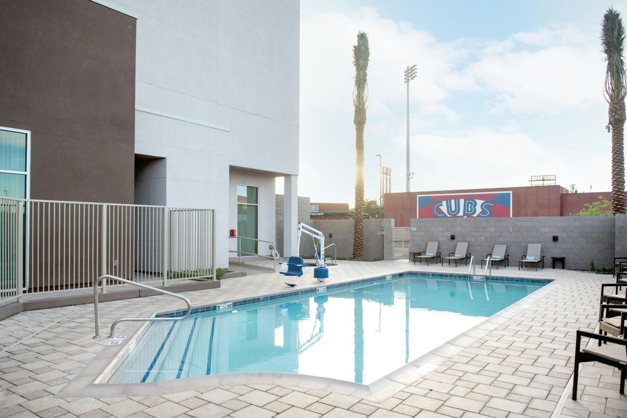 Courtyard By Marriott Mesa At Wrigleyville West Eksteriør bilde